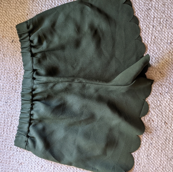 Madewell Green Scalloped Silky Shorts - Picture 4 of 5
